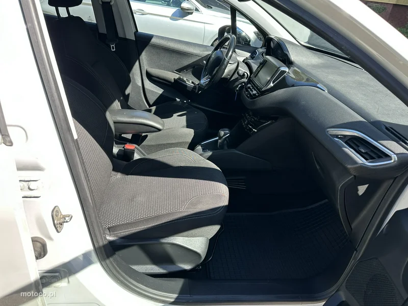 Peugeot 208 18
