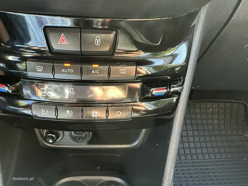 Peugeot 208 22