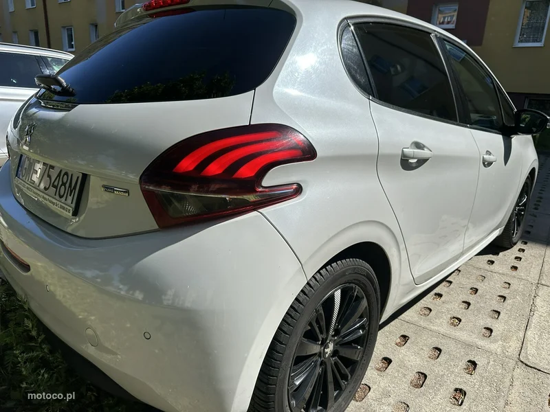 Peugeot 208 4