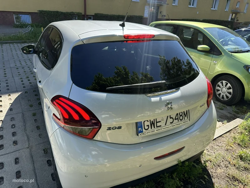 Peugeot 208 5