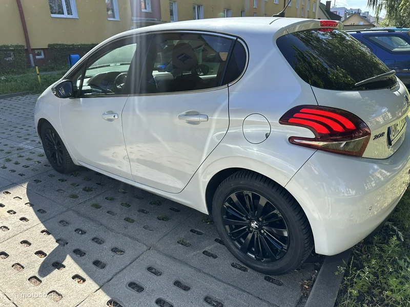 Peugeot 208 6