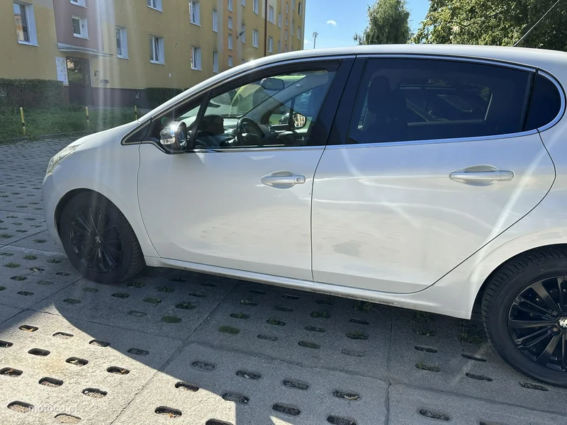 Peugeot 208 7