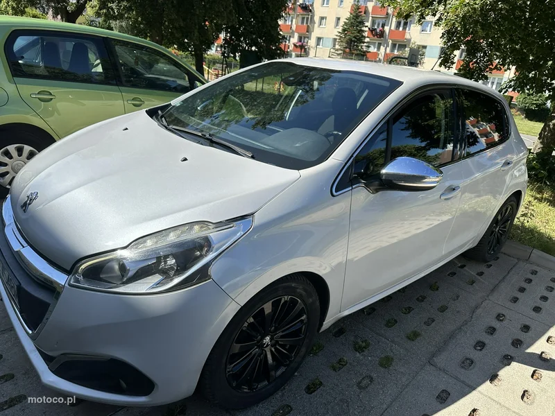 Peugeot 208 8