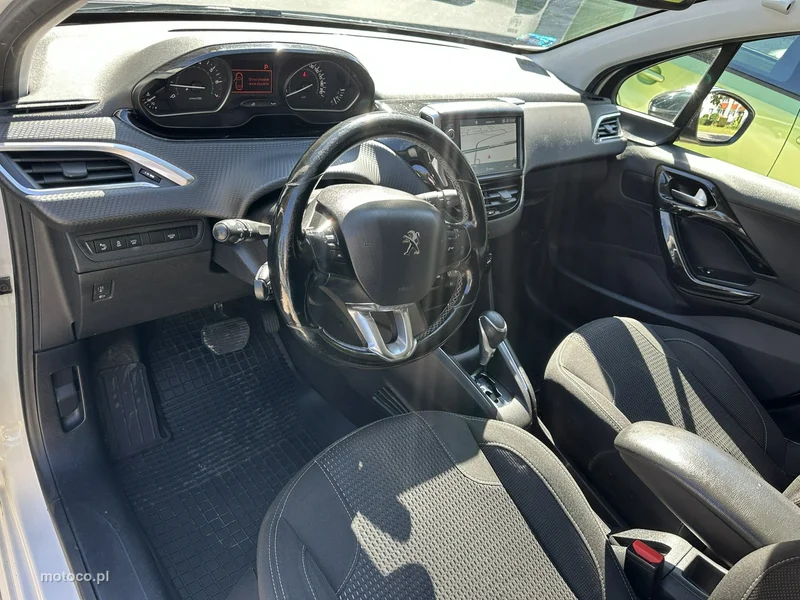 Peugeot 208 10