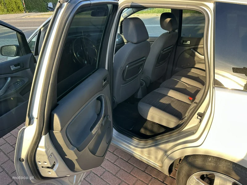 Ford C-Max I 13