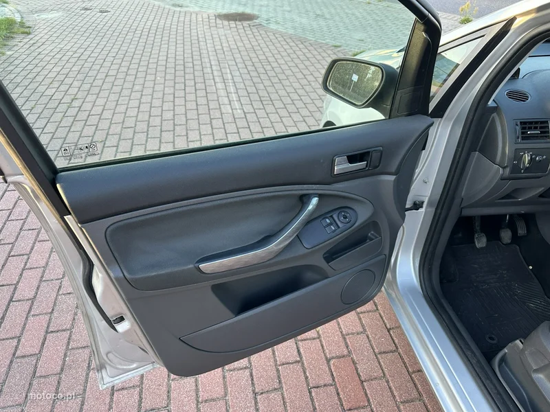 Ford C-Max I 8