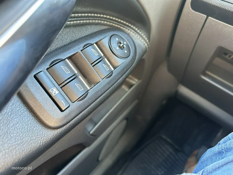 Ford C-Max I 21