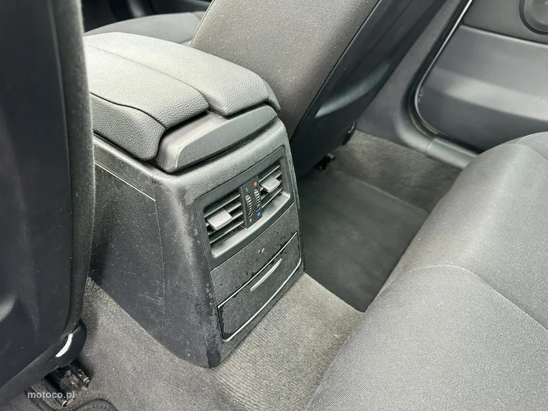 BMW Seria 3 E90 318 13