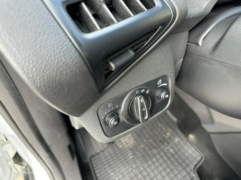 Ford C-Max II 17