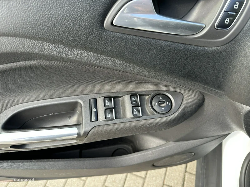 Ford C-Max II 18