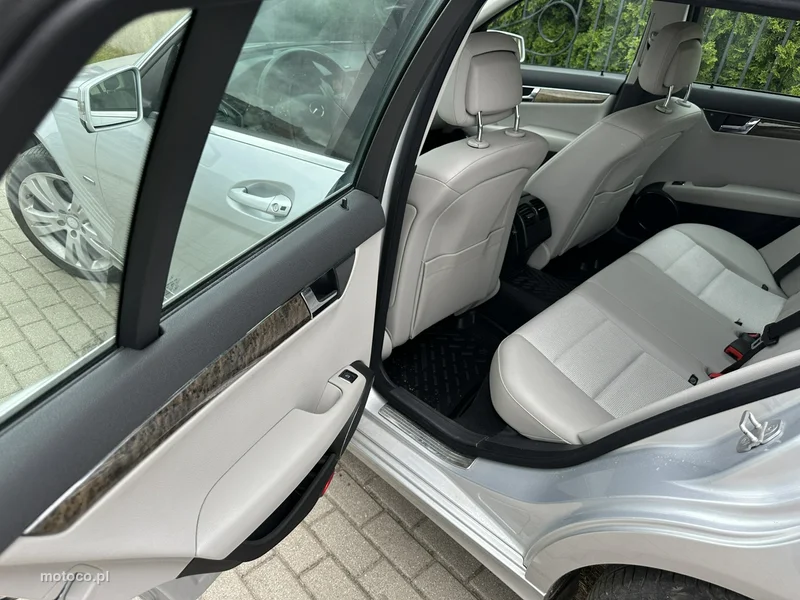 Mercedes-Benz Klasa C W204 C 180 13