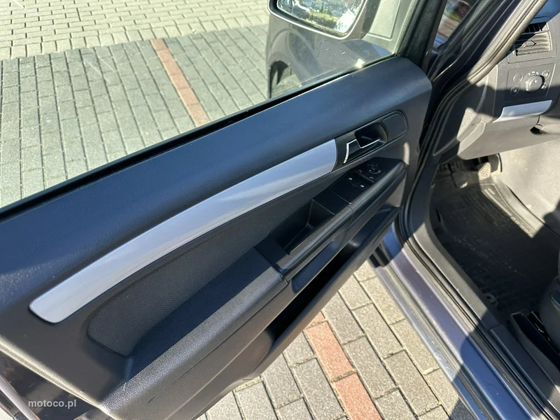 Opel Zafira B 8