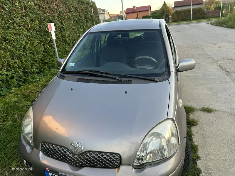 Toyota Yaris XP10 2