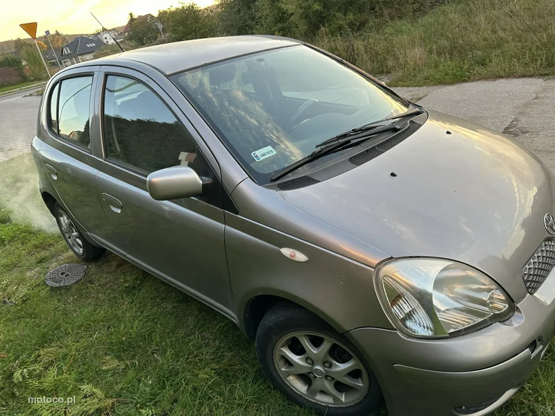 Toyota Yaris XP10 3