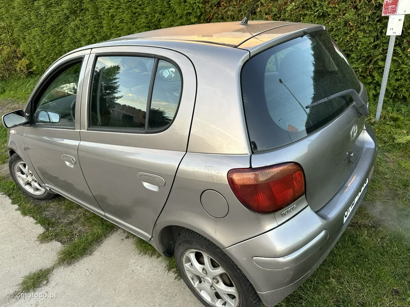 Toyota Yaris XP10 5