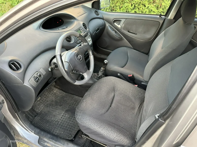 Toyota Yaris XP10 6