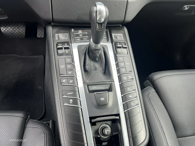 Porsche Macan 95B 12