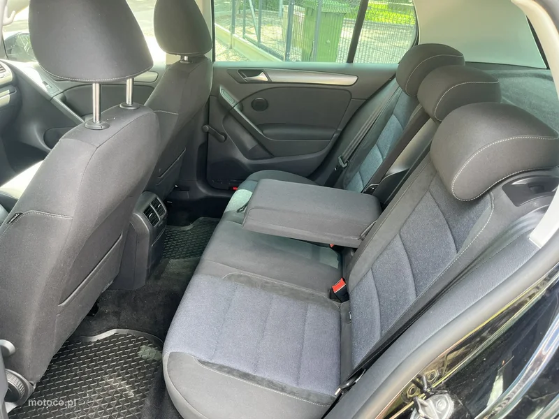 Volkswagen Golf VI 12