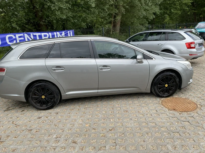 Toyota Avensis T27 2