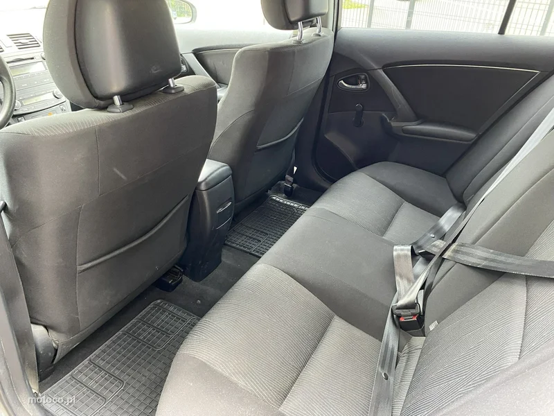 Toyota Avensis T27 11