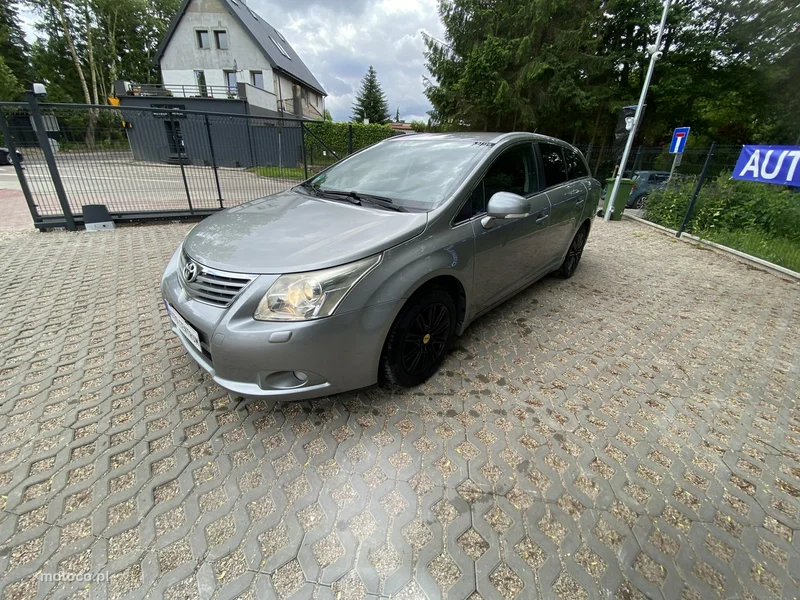 Toyota Avensis T27 3