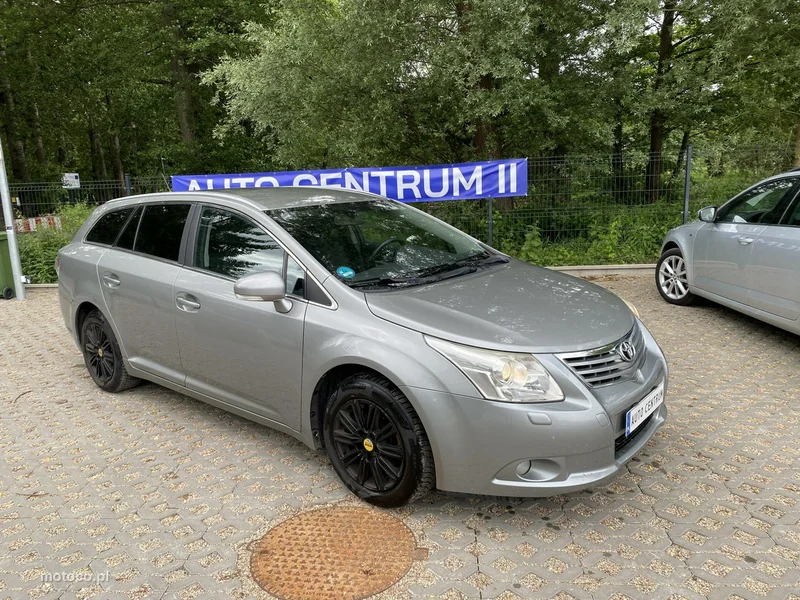 Toyota Avensis T27 4