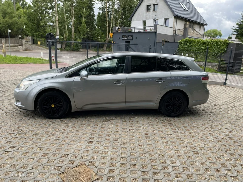Toyota Avensis T27 6