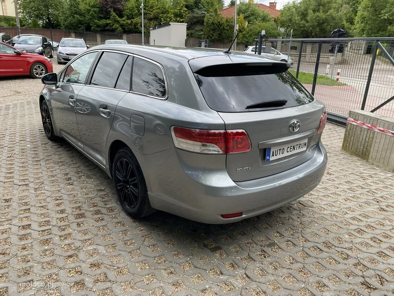 Toyota Avensis T27 7