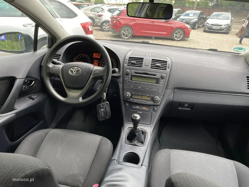 Toyota Avensis T27 8