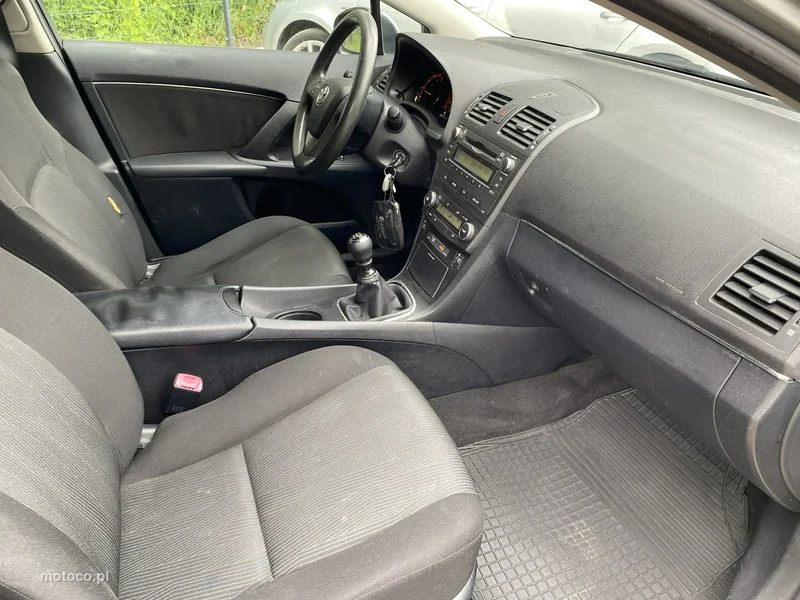 Toyota Avensis T27 10