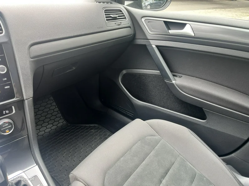 Volkswagen Golf VII 12