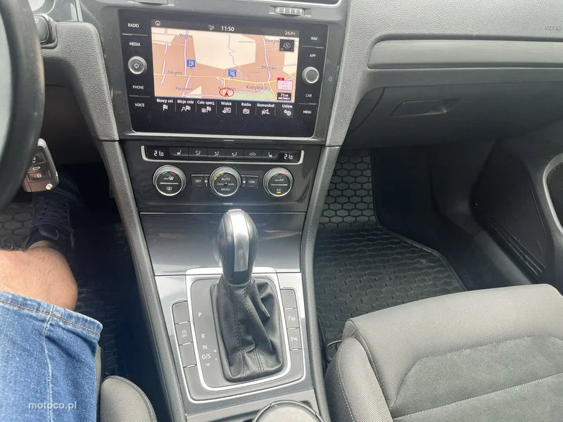 Volkswagen Golf VII 10