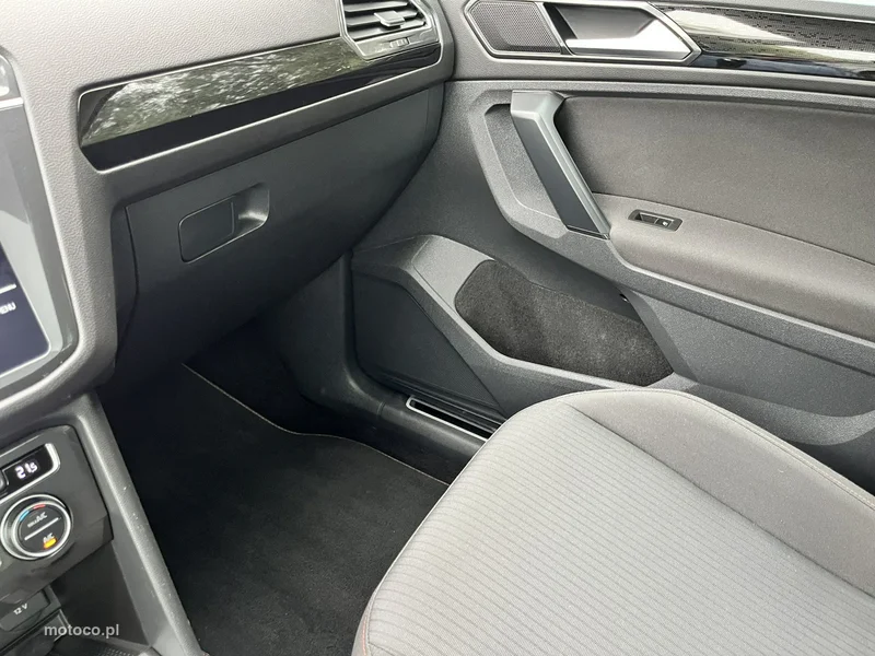 Volkswagen Tiguan AD 15