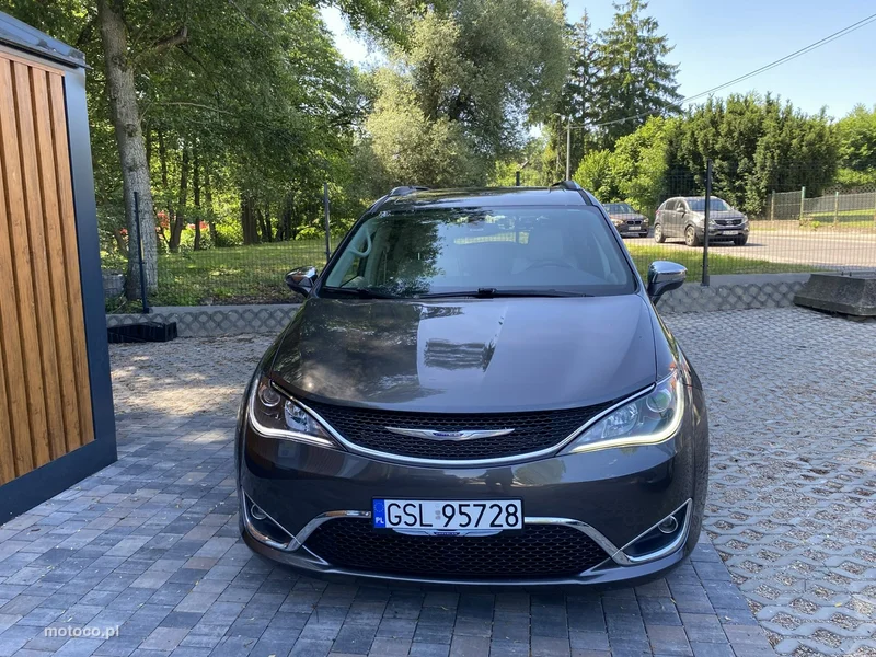 Chrysler Pacifica 2