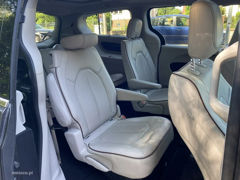 Chrysler Pacifica 13
