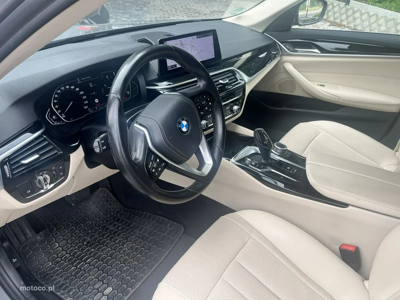 BMW Seria 5 G30 520 7