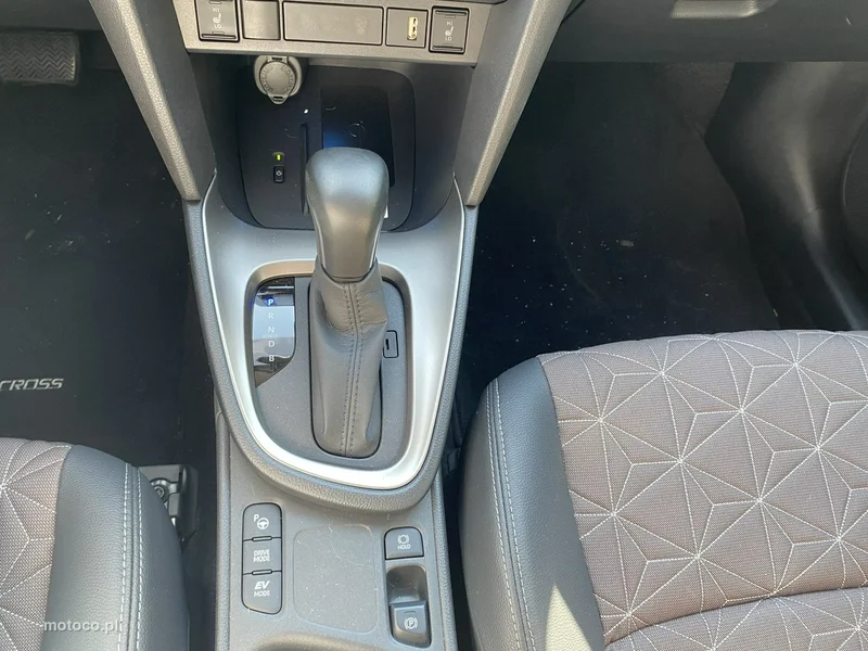 Toyota Yaris Cross XP210 16