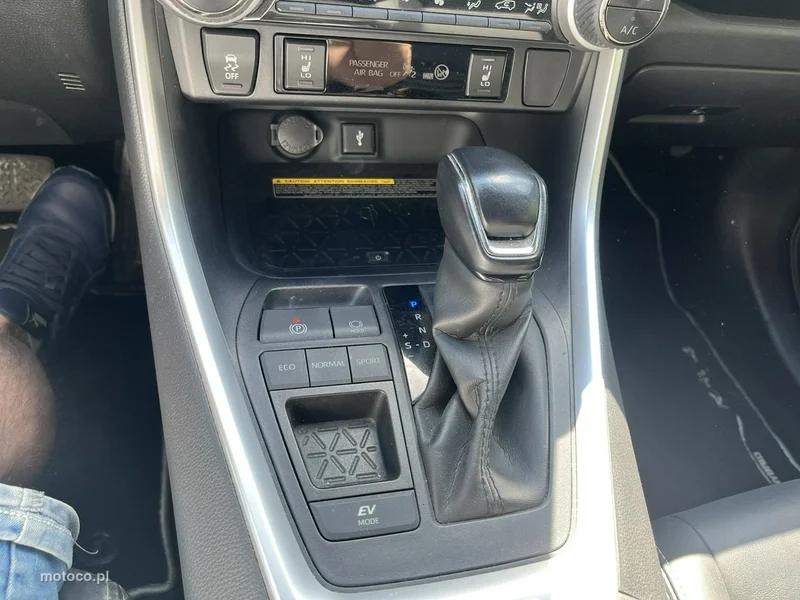 Toyota RAV 4 XA50 11