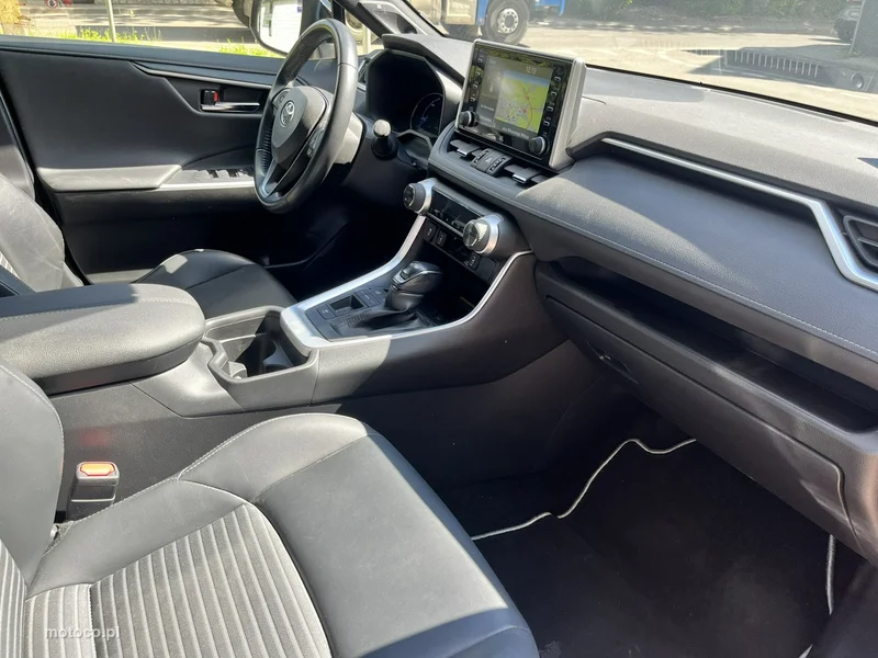 Toyota RAV 4 XA50 12