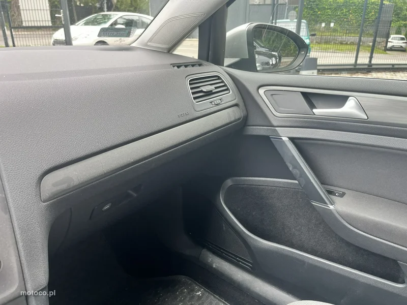 Volkswagen Golf VII 12