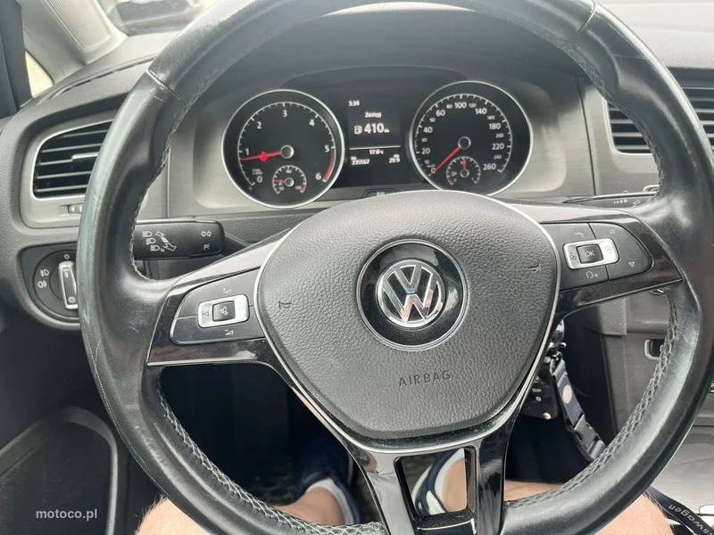 Volkswagen Golf VII 10