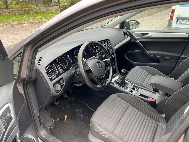 Volkswagen Golf VII 9