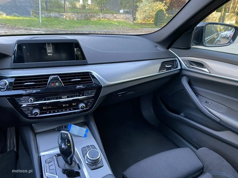 BMW Seria 5 G30 530 11