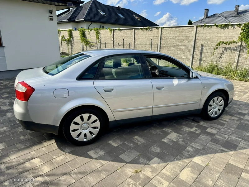 Audi A4 B6 8