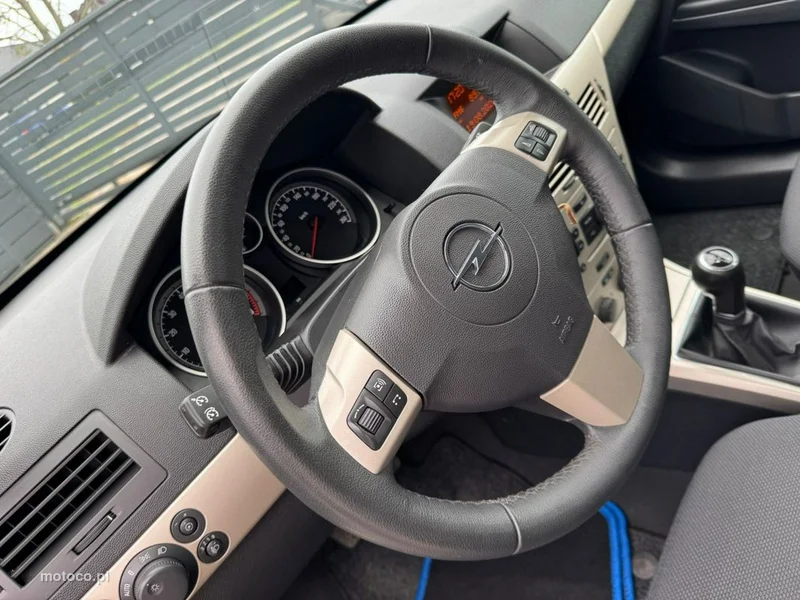 Opel Astra H 12