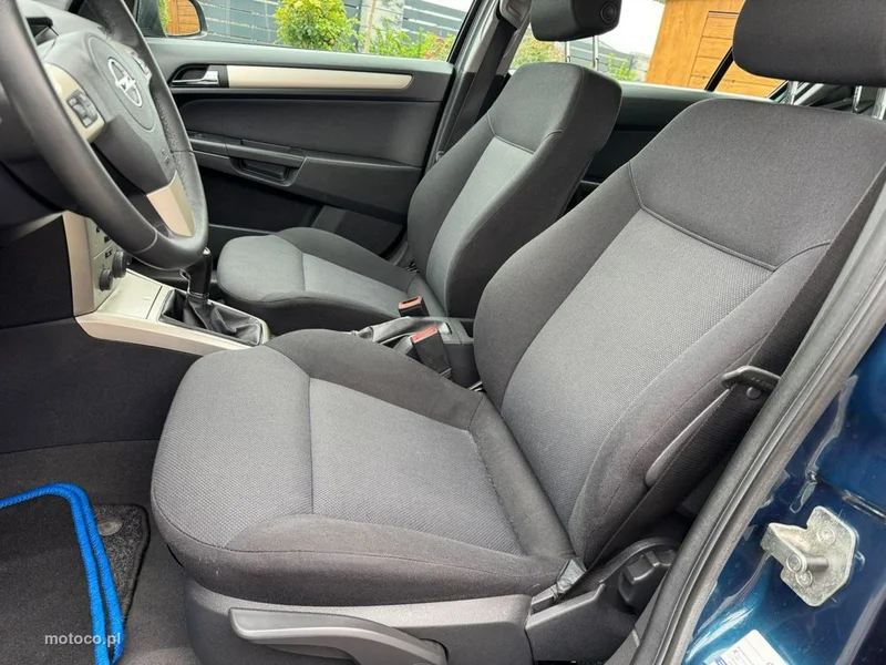 Opel Astra H 13
