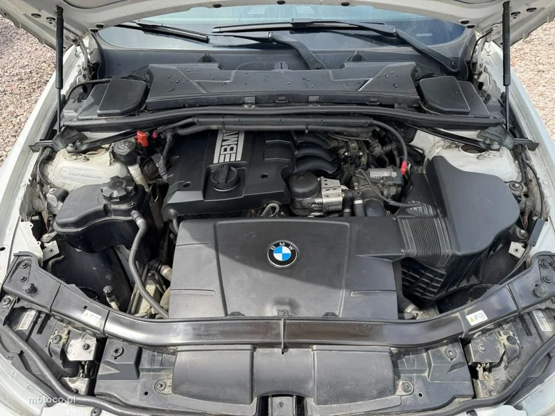 BMW Seria 3 E90 8
