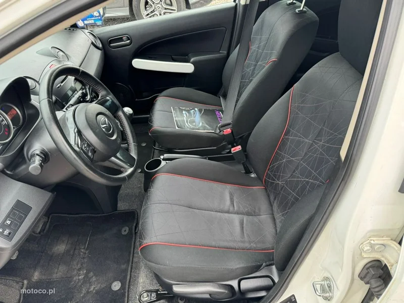 Mazda 2 13