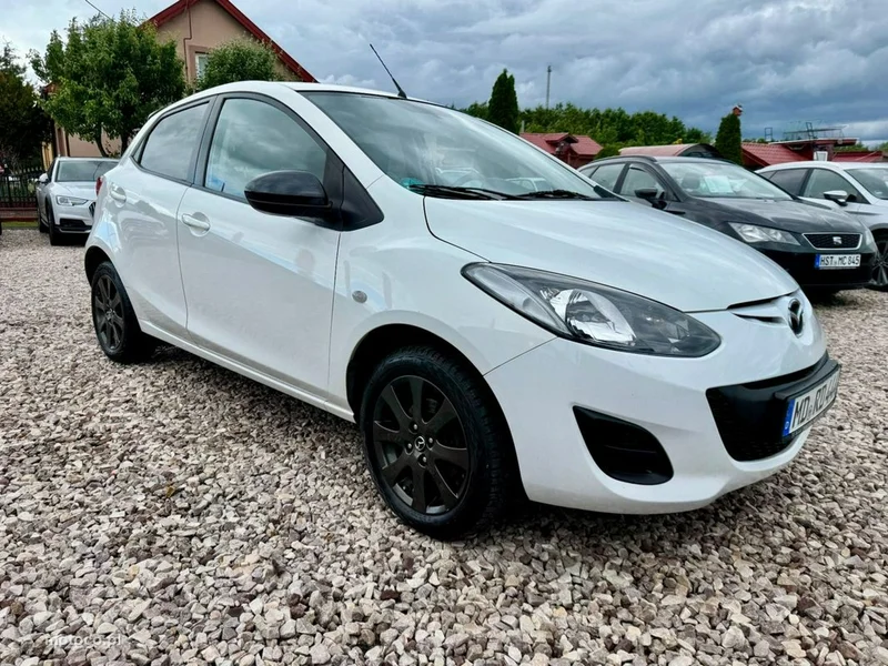 Mazda 2 3