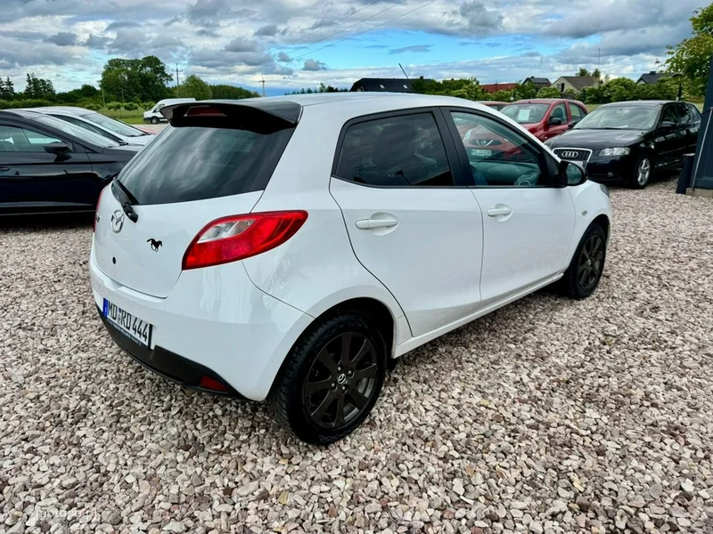 Mazda 2 4
